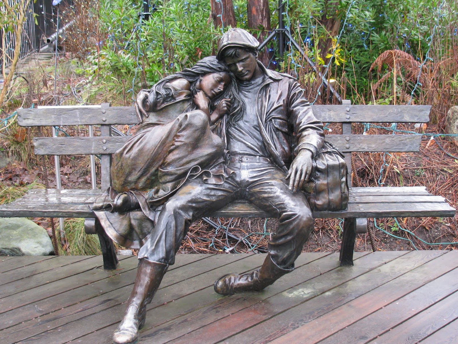 Best selling outdoor old man and woman bronze sculpture decoration