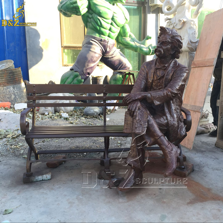 Mark Twain bench statue