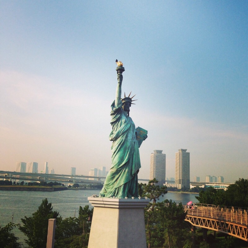 How tall is the statue of liberty in New York?cid=3