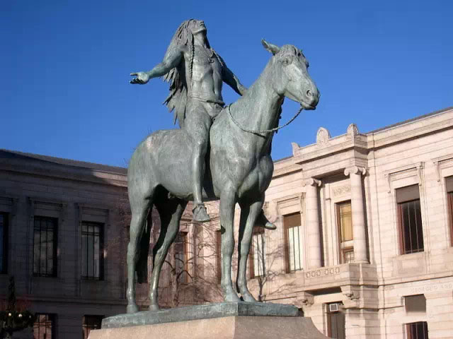 what does a horse statue symbolize?cid=3