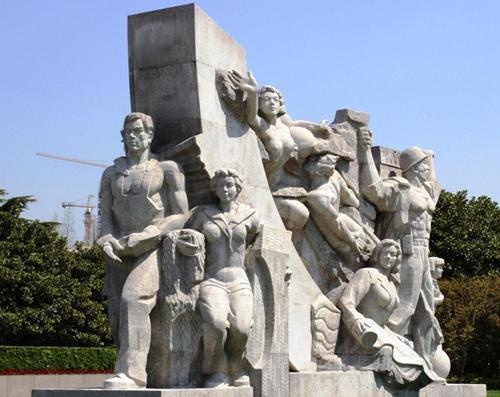 Monumental city sculpture