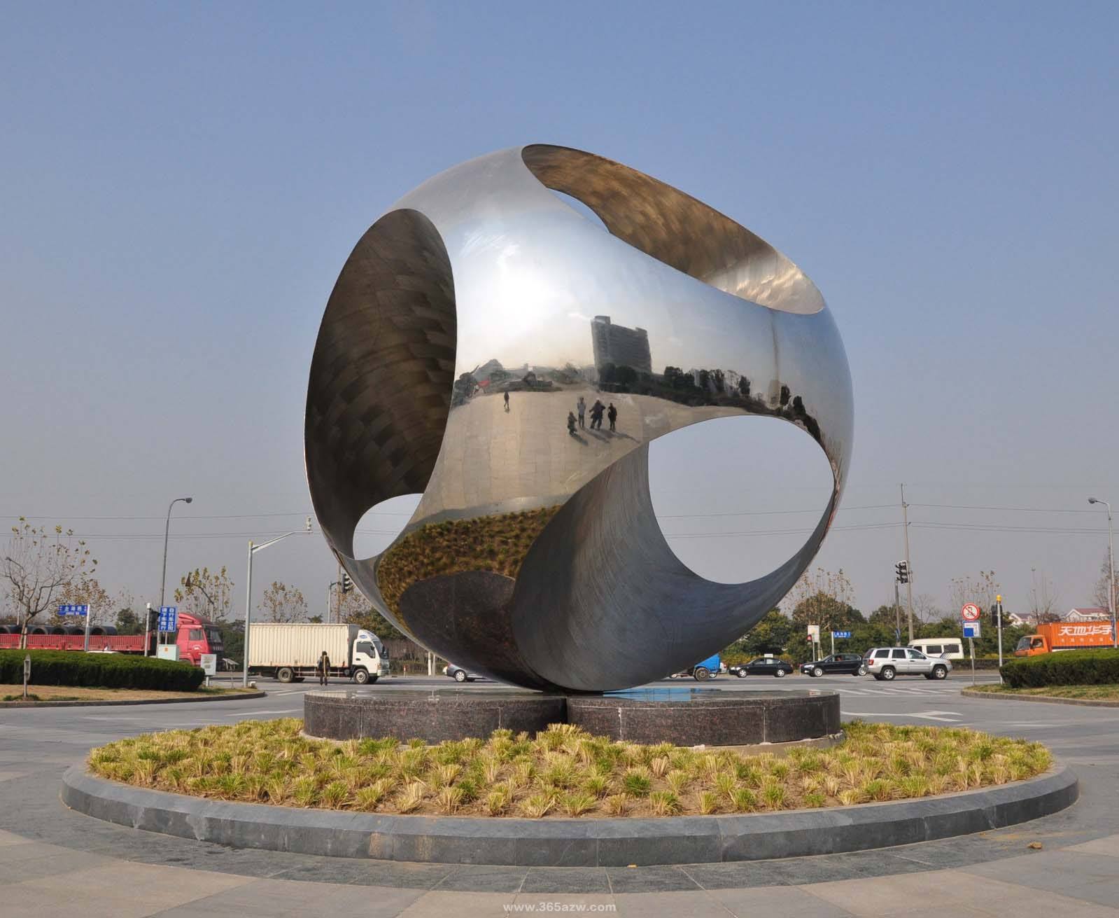Five advantages of stainless steel sculpture
