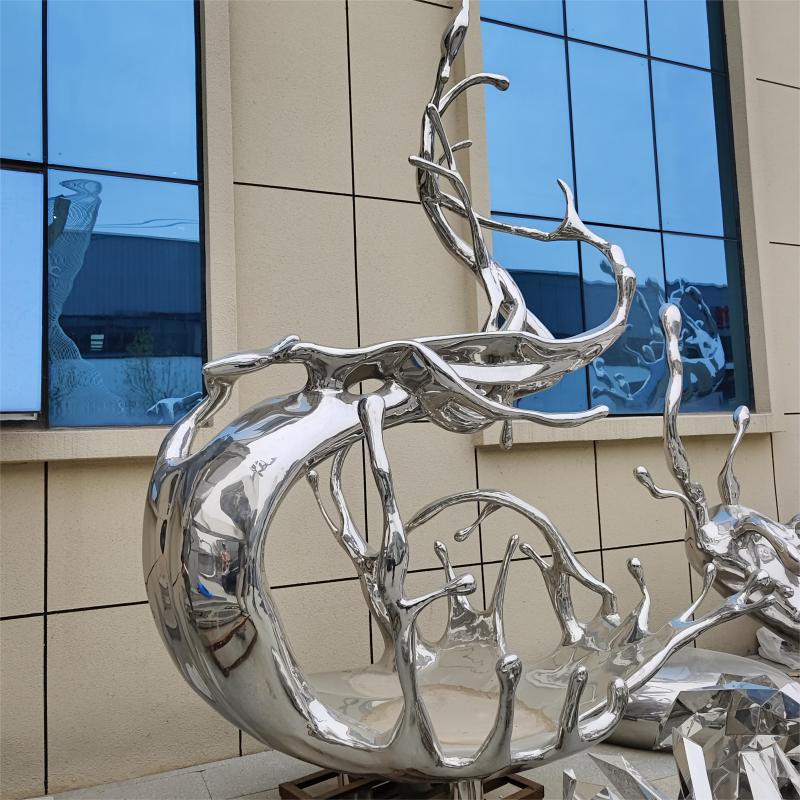 Material selection and weather resistance of large outdoor metal sculpture