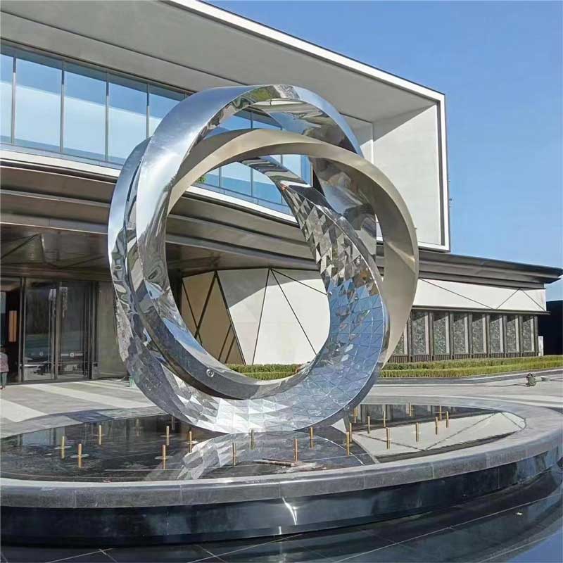 Application of large art circle sculptures in different occasions and environments