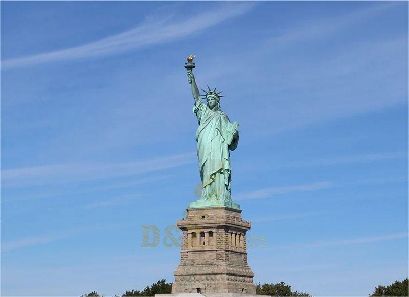 What is the original color of the Statue of Liberty in New York and what does it represent?cid=3