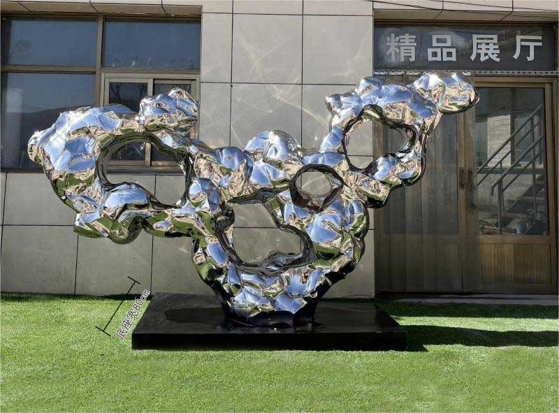 What are the forms of abstract sculpture?cid=3