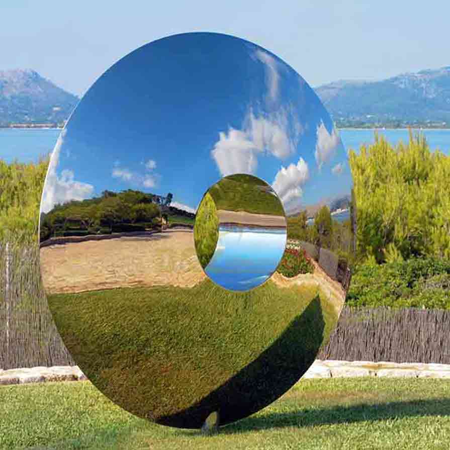 Explore the diversity and beauty of outdoor mirror sculptures
