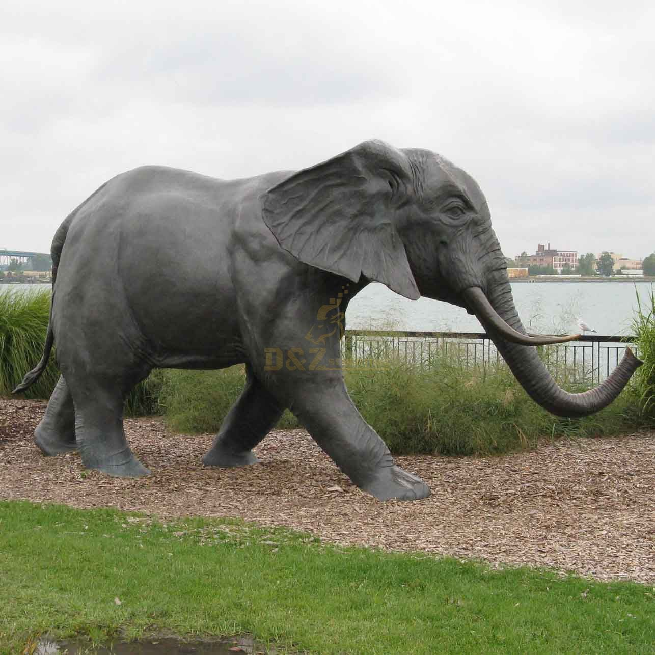 Outdoor grass bronze elephant mom and kids family sculpture