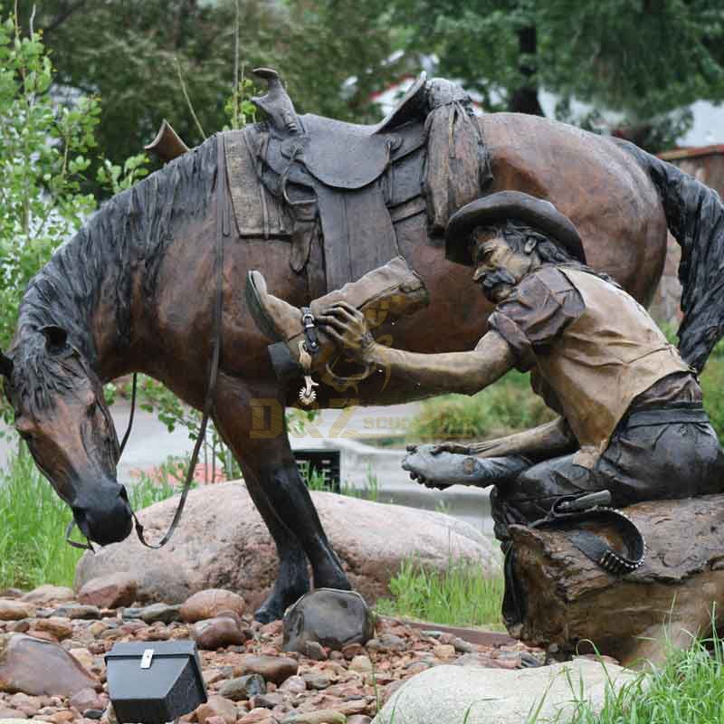 Life Size Metal Bronze Cowboy Sculpture For Garden Decoration