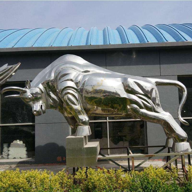Mirror polishing stainless steel cow sculpture