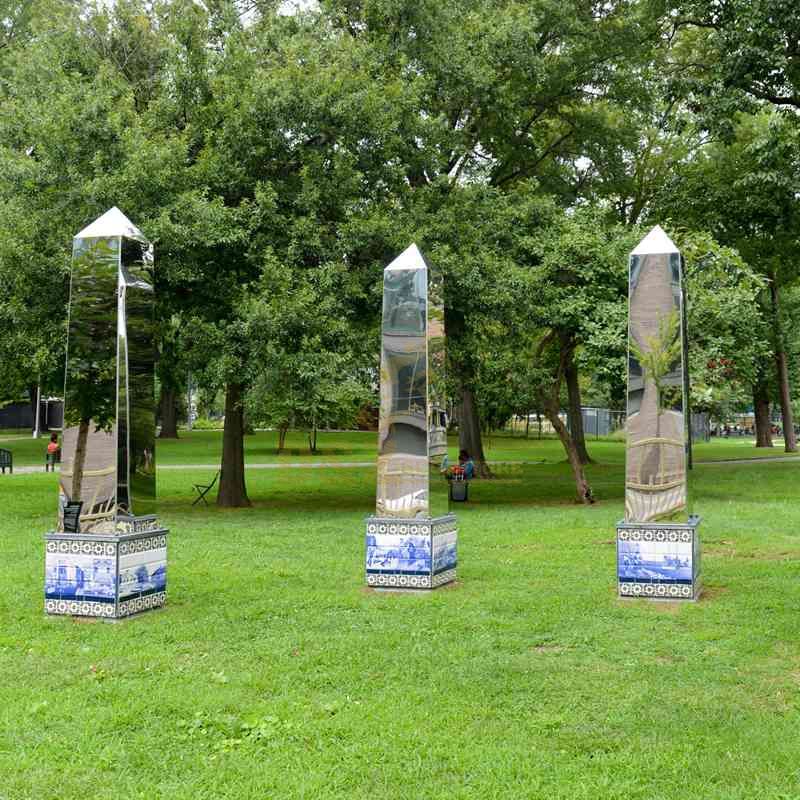 Stainless steel square mirror pillar outdoor garden sculpture