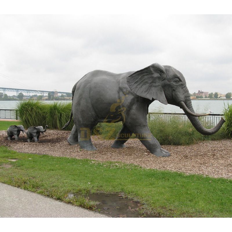 Outdoor grass bronze elephant mom and kids family sculpture