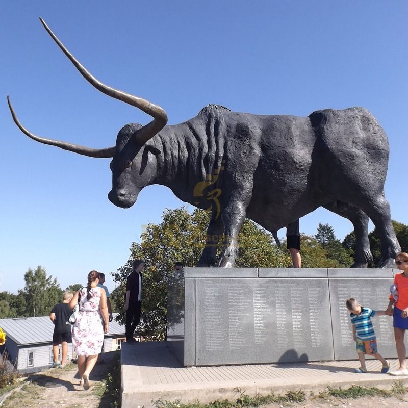 Casting bronze cow sculpture artware for outdoor decoration