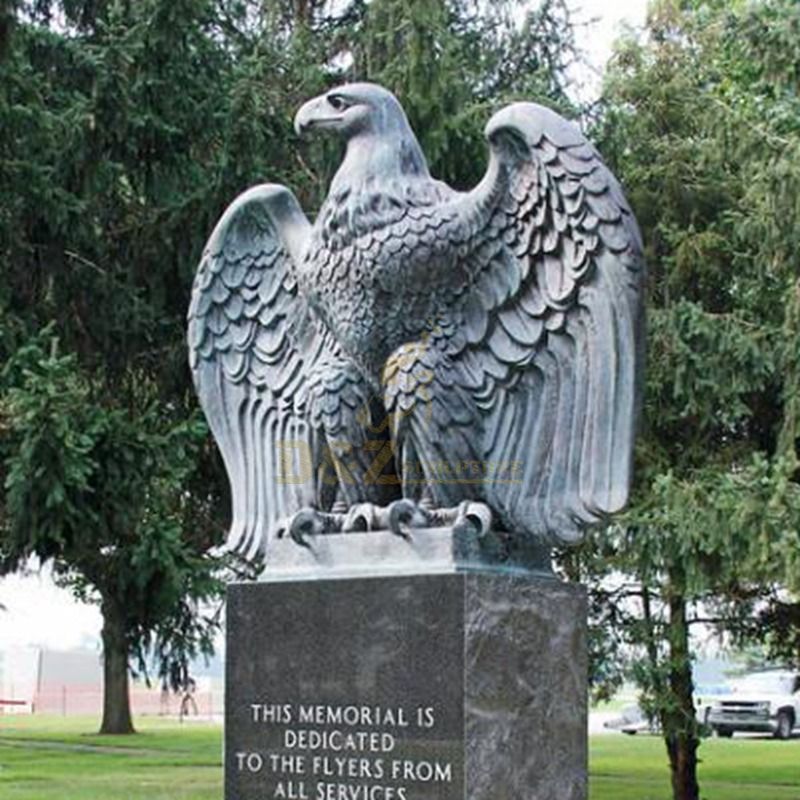 Classic Design Hawk Statue Outdoor Bronze Eagle Sculptures