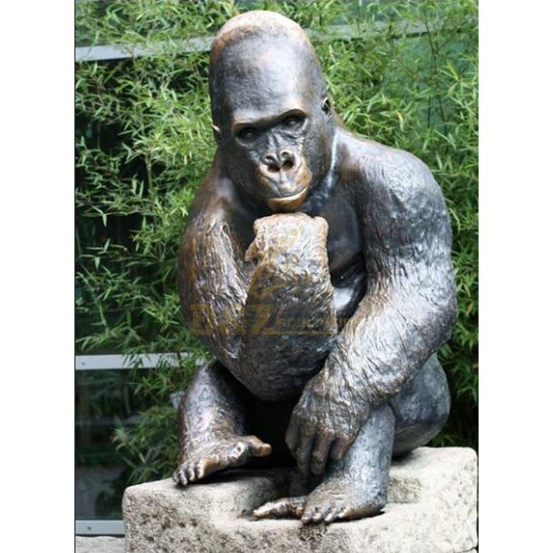 Outdoor decoration large bronze gorilla sculpture for sale
