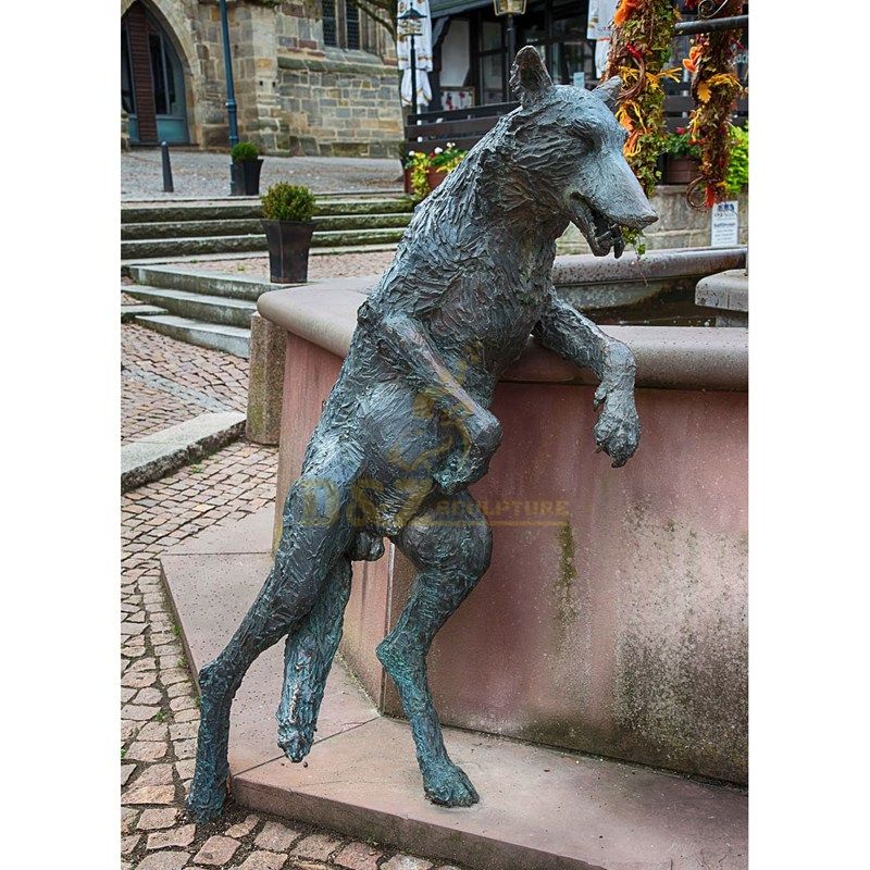 Garden or Theme Park Decoration Life Size Bronze Wolf Sculpture