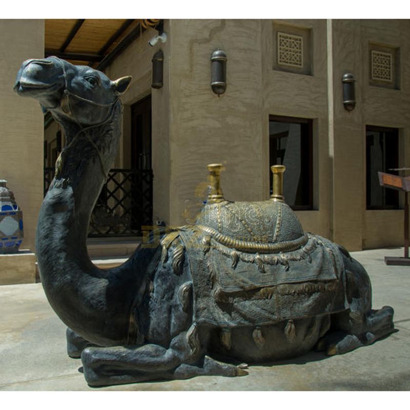 Customize bronze seated camel sculpture for garden decorations