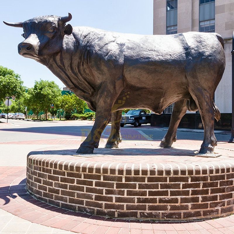 Famous metal cast bronze bull sculpture for outdoor decoration