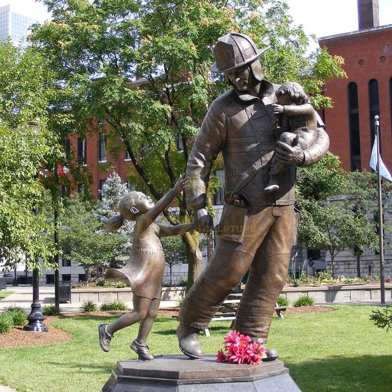 outdoor life size bronze soldier with baby statue