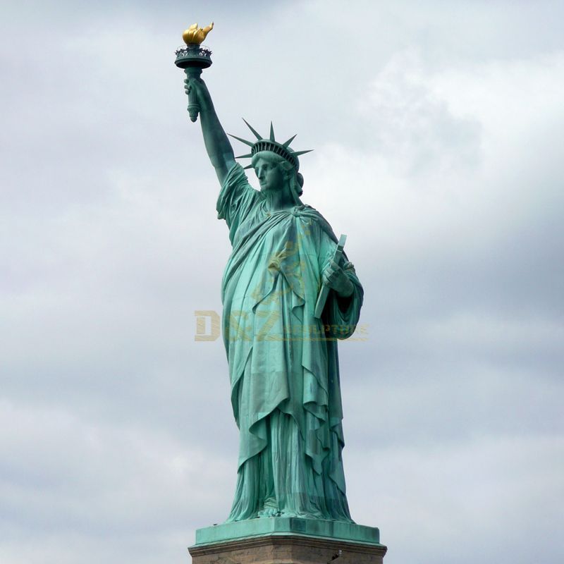The city woman monument of the Liberty Statue famous bronze Figure sculpture