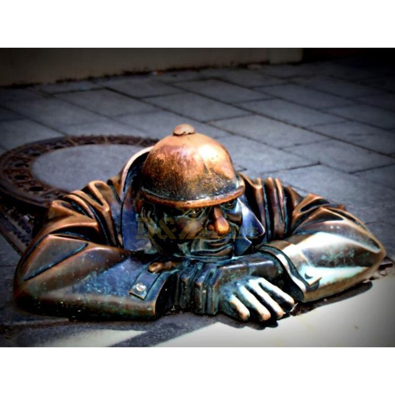 Artistic Sculpture of European Street Figures