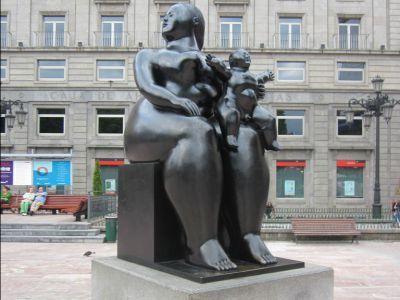 Life size fernando statue bronze fat woman sitting on bench sculpture