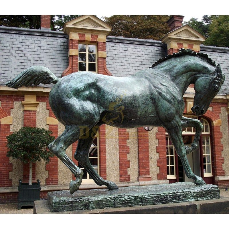 life size horse statue