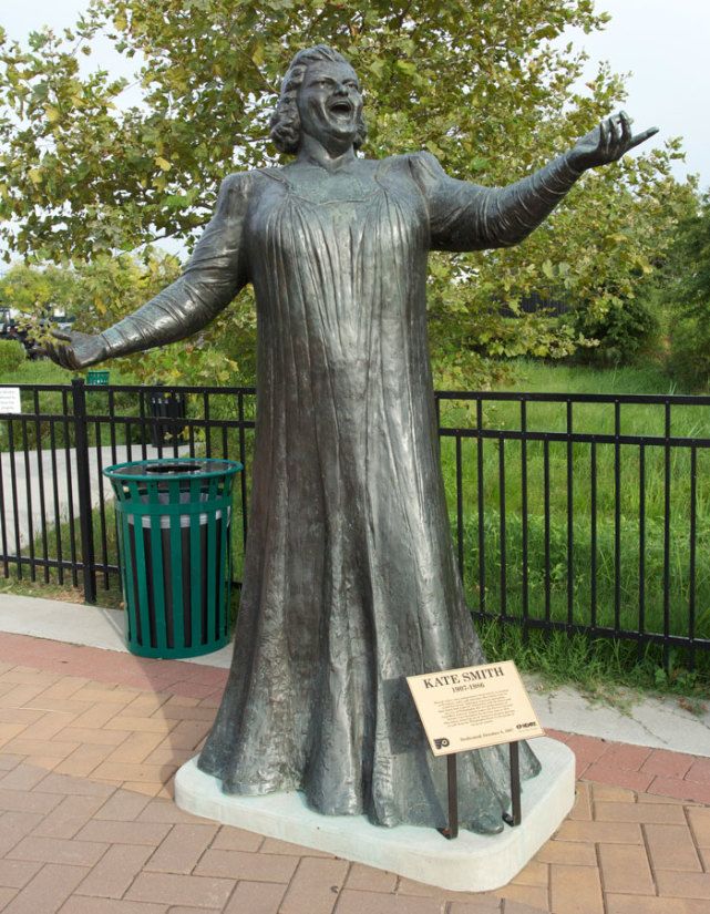 Kate Smith statue removed from outside Philly arena