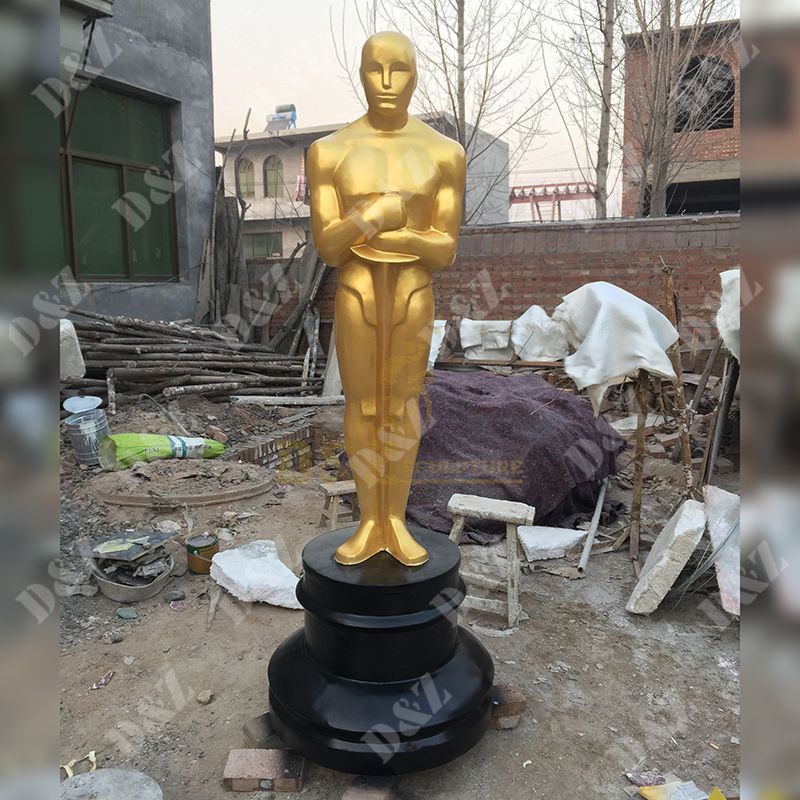 Large-Scale Oscar Statue Made Of Fiberglass Material