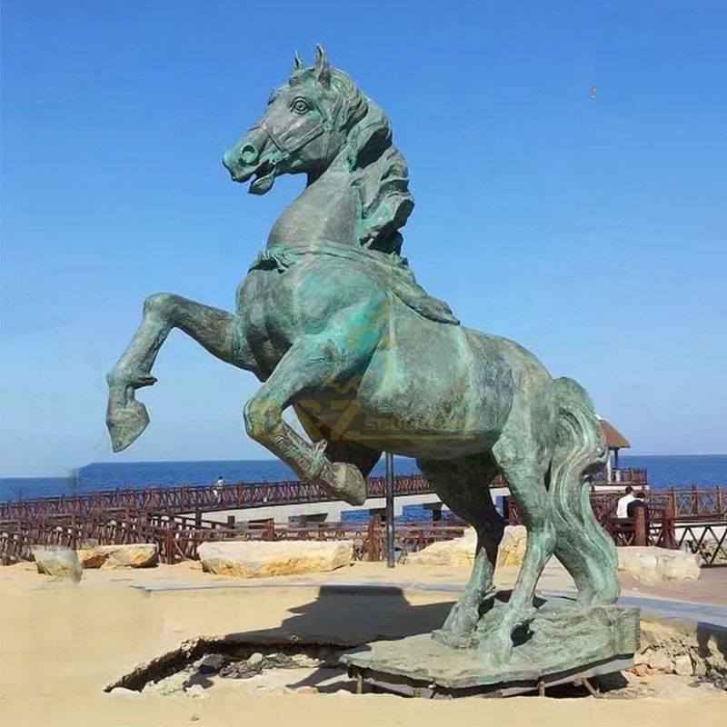 big horse sculpture