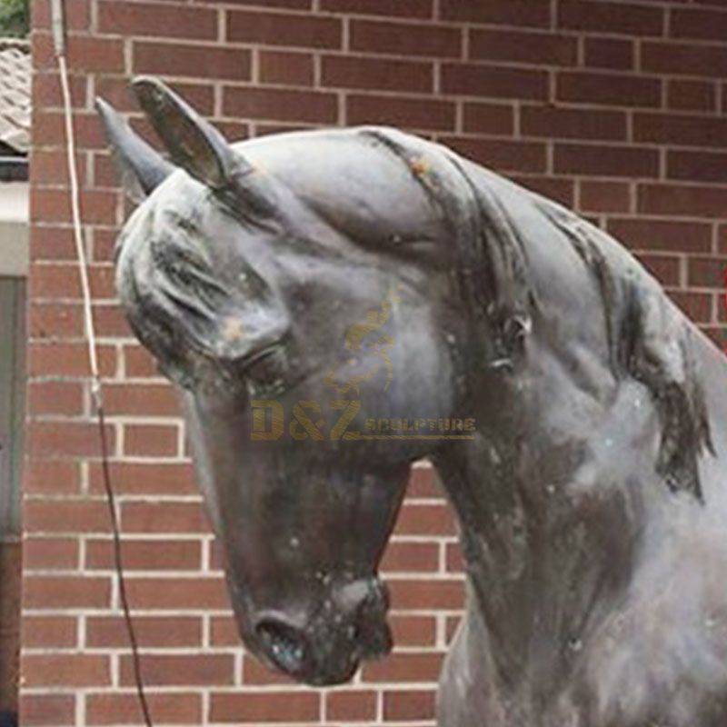 statue horses