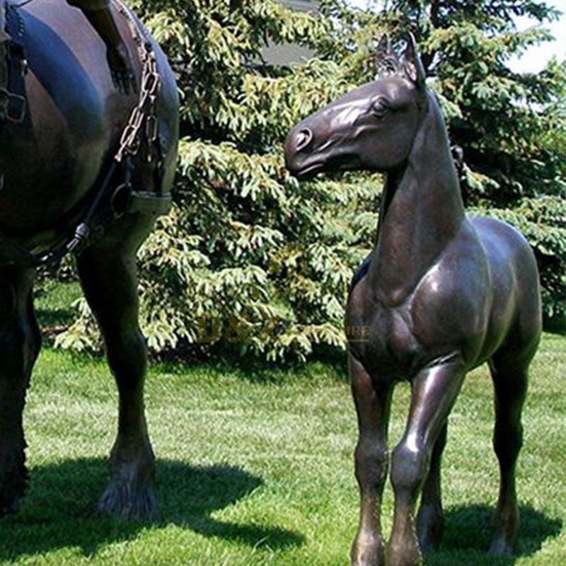 large horse statue outdoor