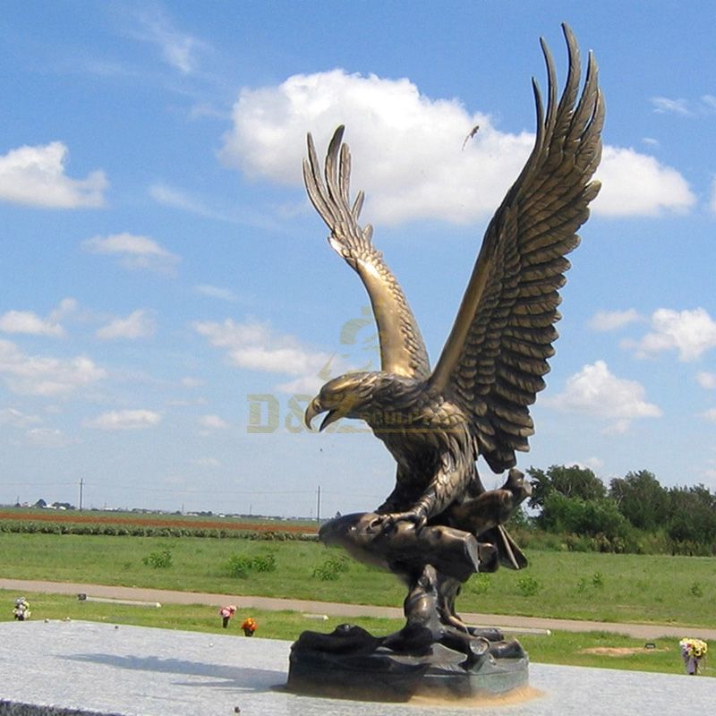 giant eagle statue