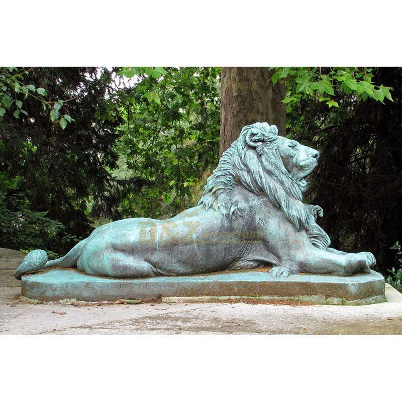 outdoor lion statues