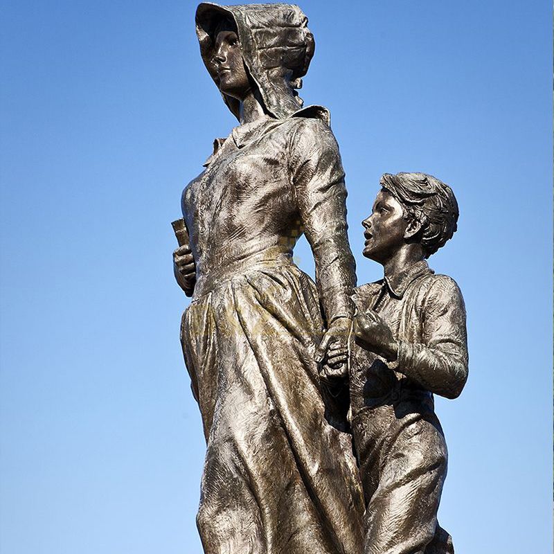 the pioneer woman statue