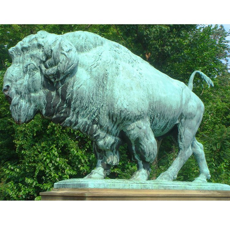 Large size bronze bison sculpture for garden decoration