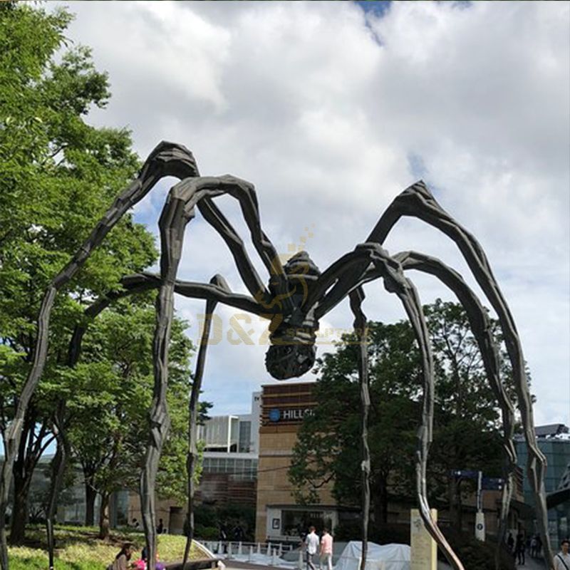 Outdoor giant maman spider statue