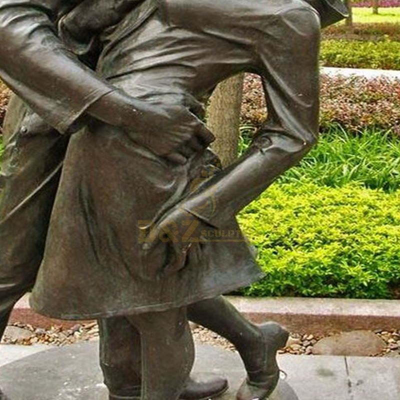 vj day statue