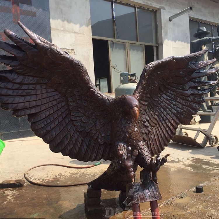 Outdoor bronze flying eagle statue for yard