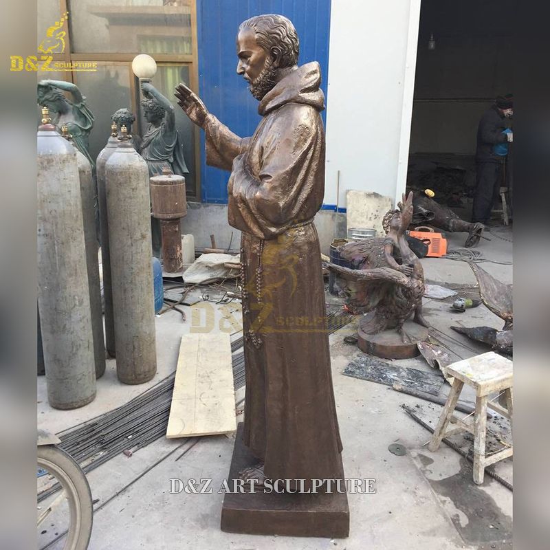 padre pio outdoor statue