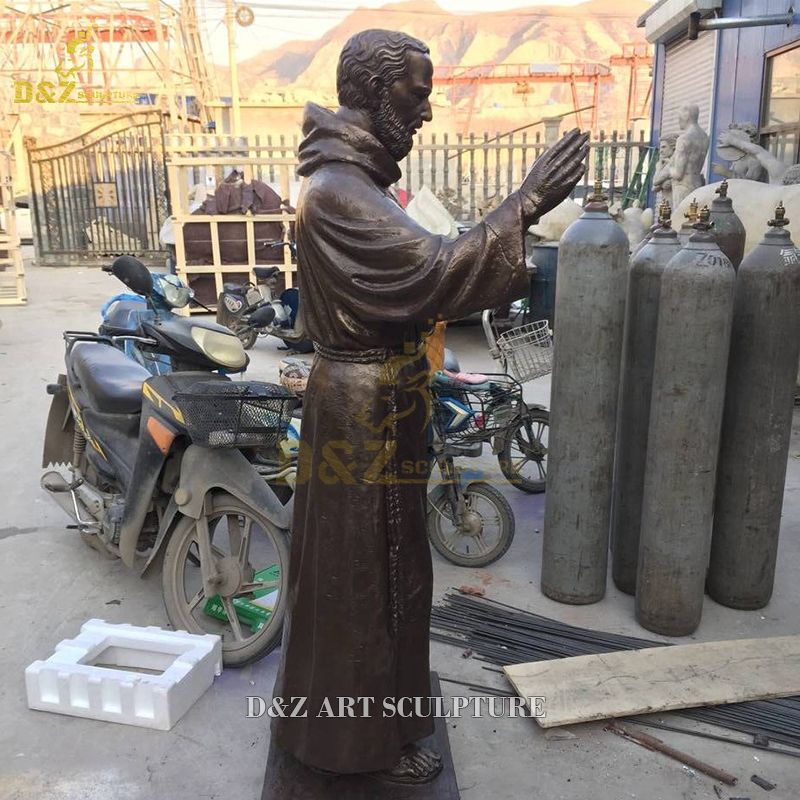 statue of st padre pio