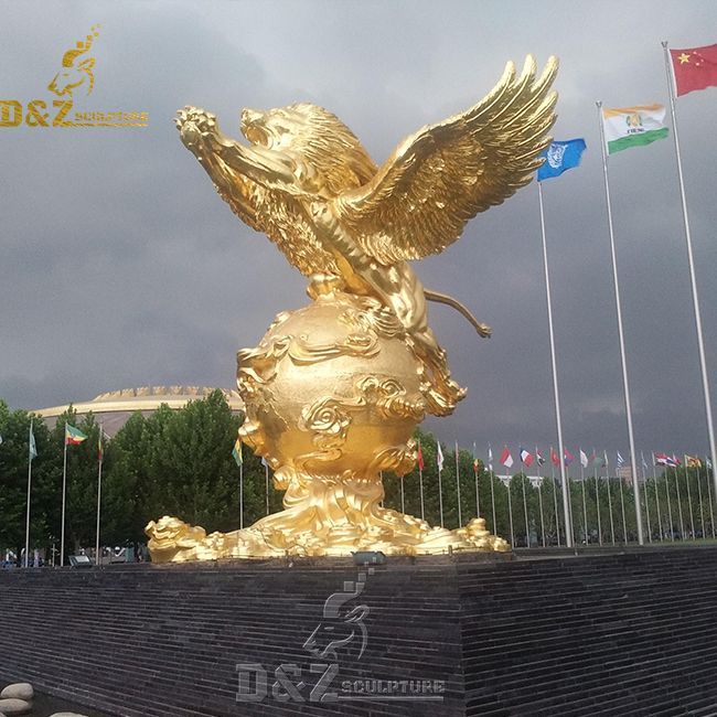 Oudoor large gold winged lion statue for sale