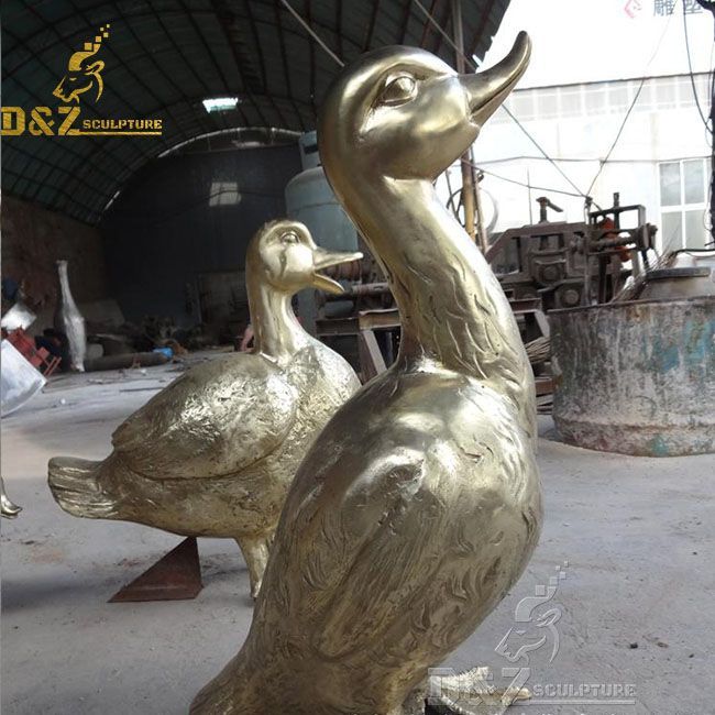 Outdoor bronze duck garden statue