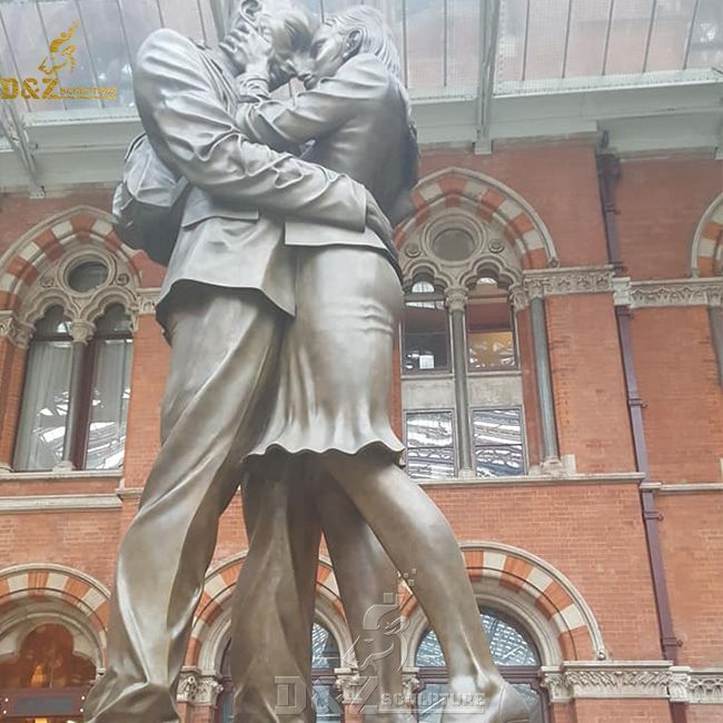 Loving Couples Man and Woman Embracing Statue