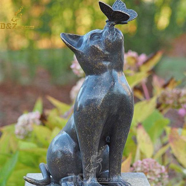 cat and mouse on stump garden statue