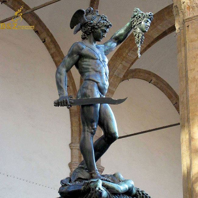 perseus with the head of medusa statue