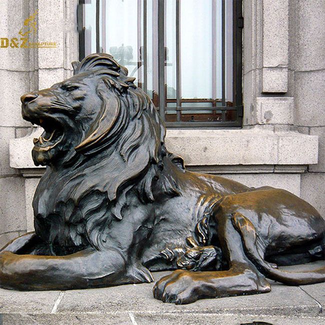 Outdoor bronze lying lion statue