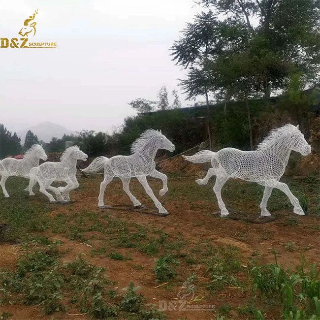 Outdoor life size metal hollow horse garden sculpture for sale