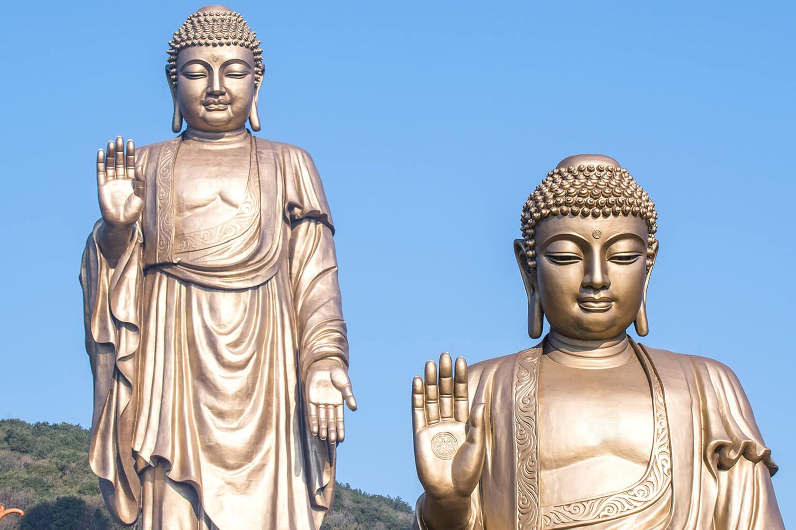 what does a buddha statue represent?
