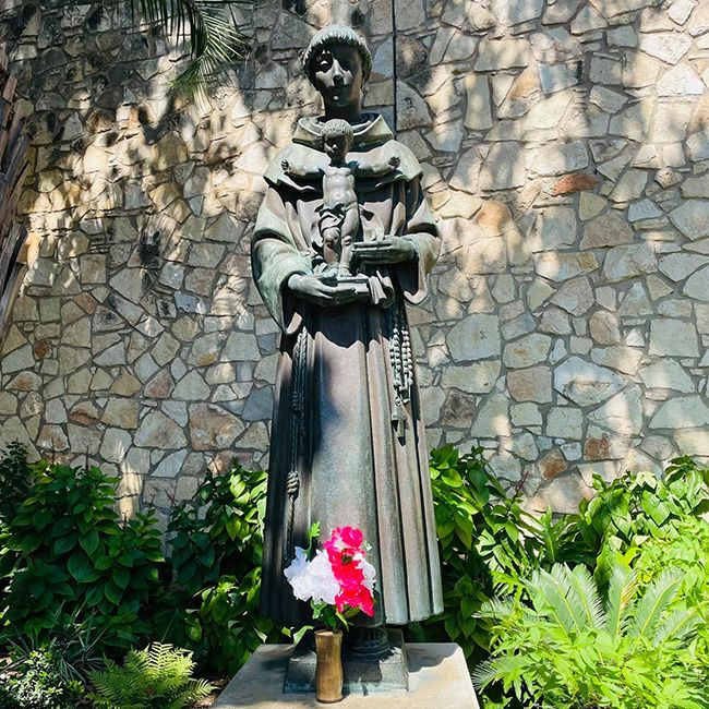 why is st anthony always with a child?